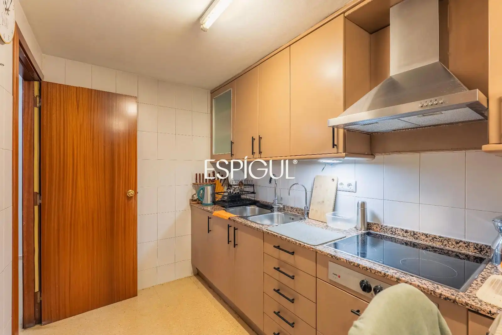 Küche von Wohnung zum Verkauf in Salt mit Heizung, Möbliert und Ofen