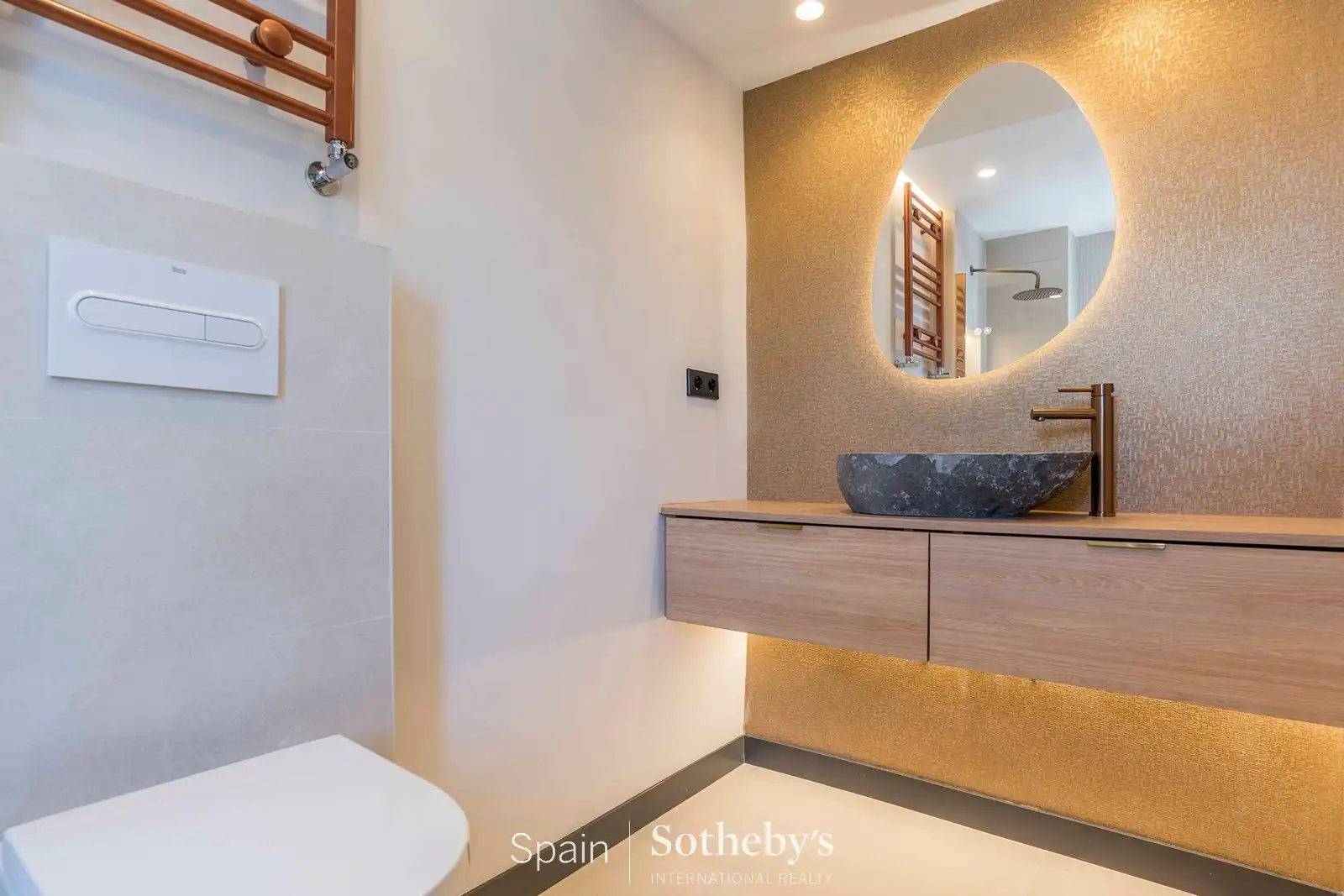 Baño de Apartamento en venta en Madrid con Aire acondicionado, Calefacción y Piscina