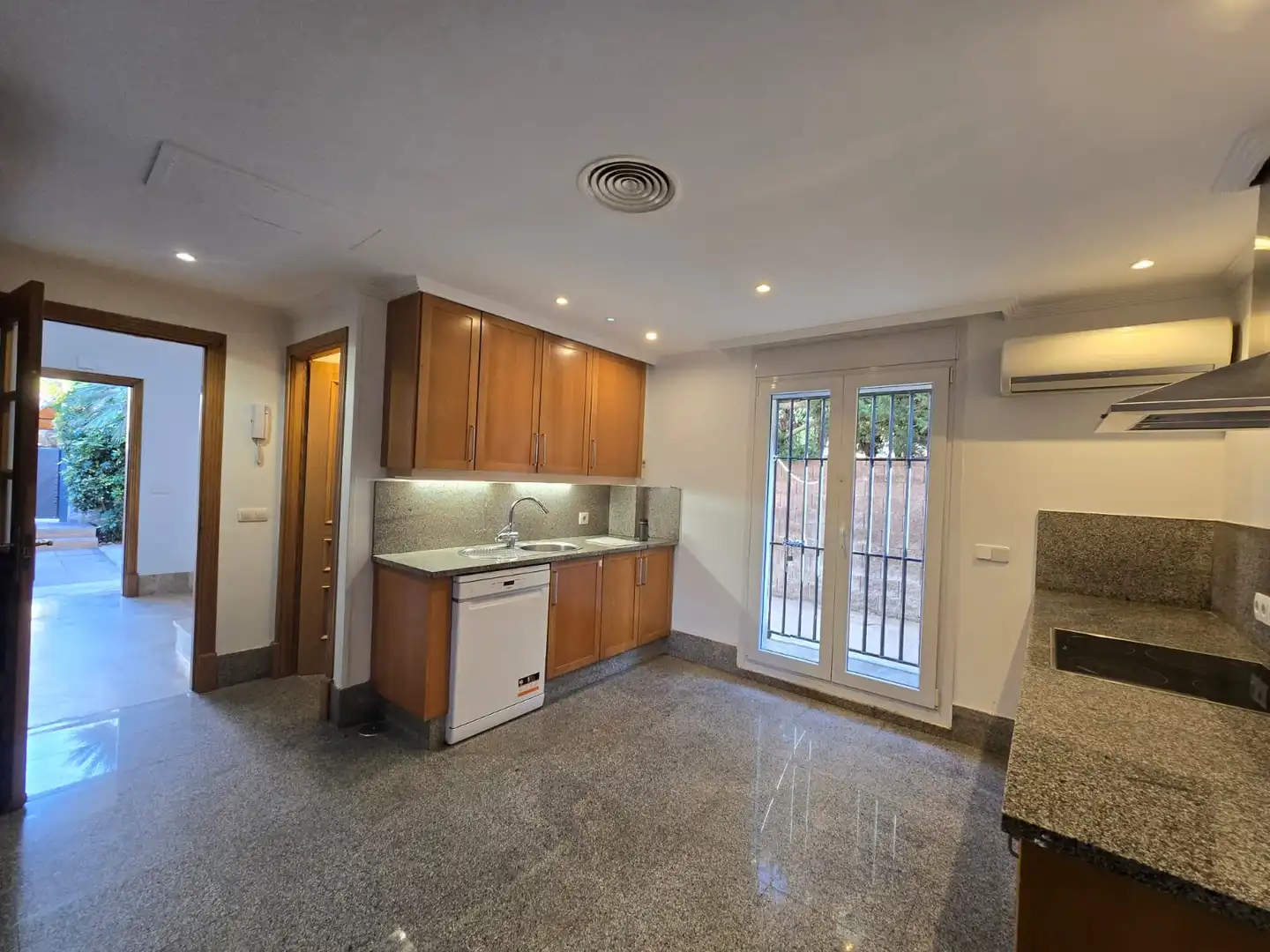 Cocina de Casa adosada en venta en Marbella con Aire acondicionado, Jardín privado y Domótica