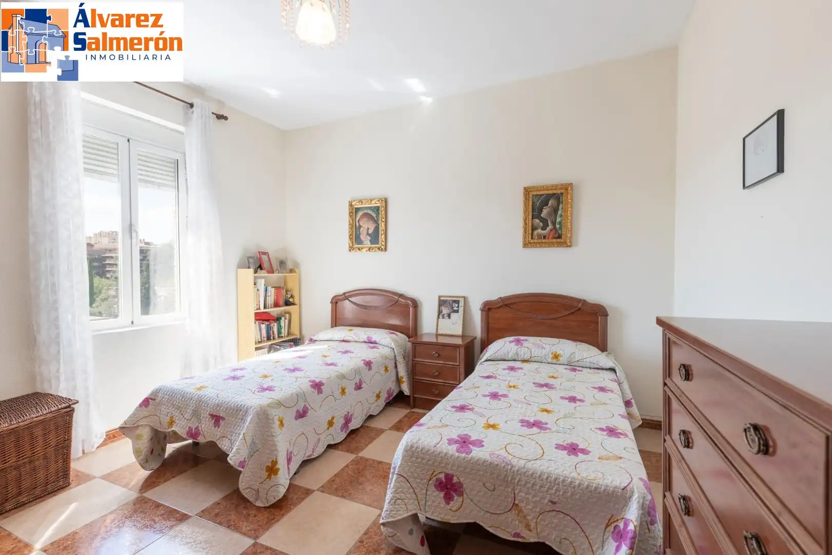 Schlafzimmer von Wohnung zum Verkauf in Granada mit Klimaanlage und Heizung