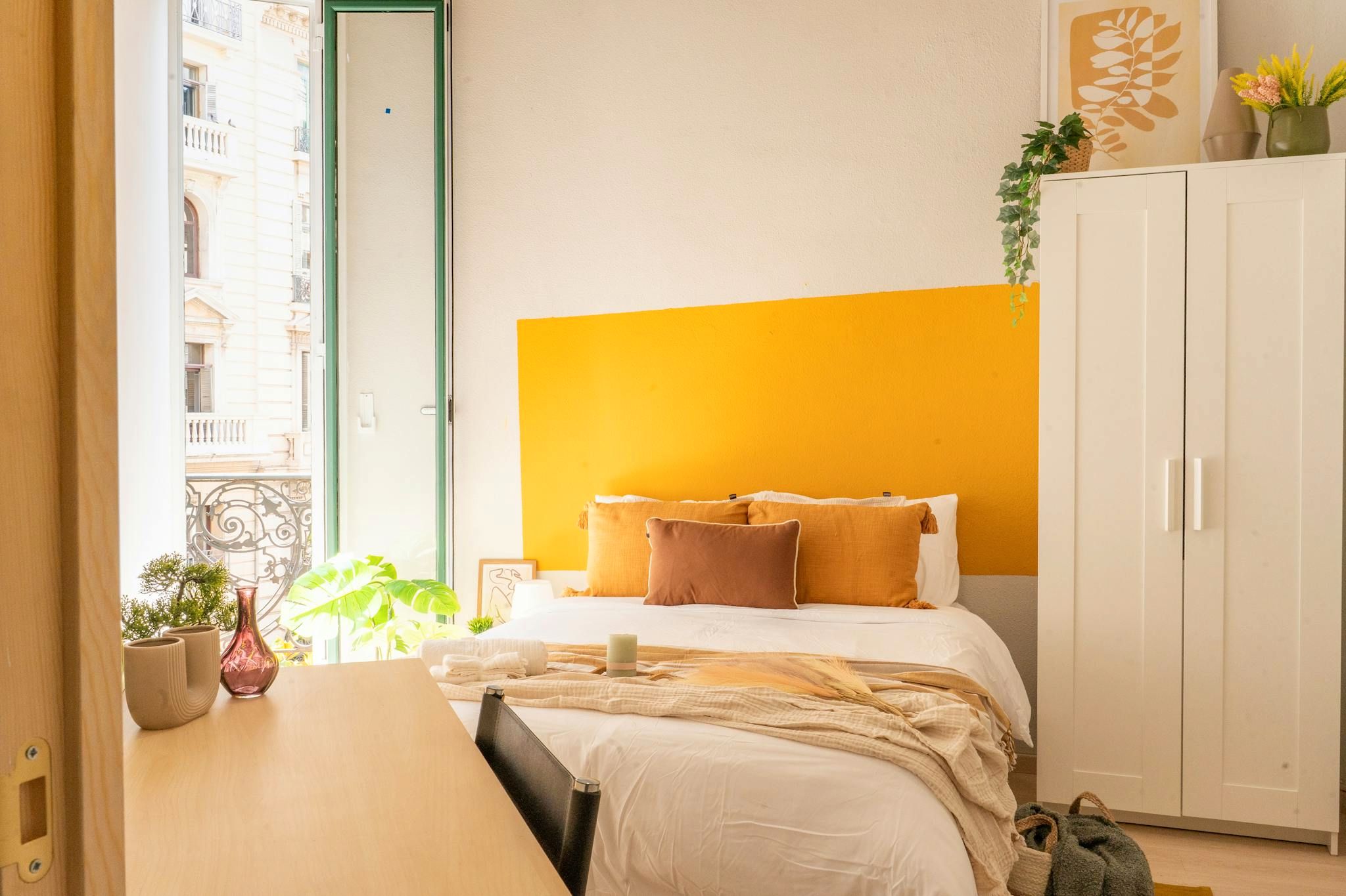 Bedroom of Flat to share in  Barcelona Capital  with Heating, Furnished and Washing machine