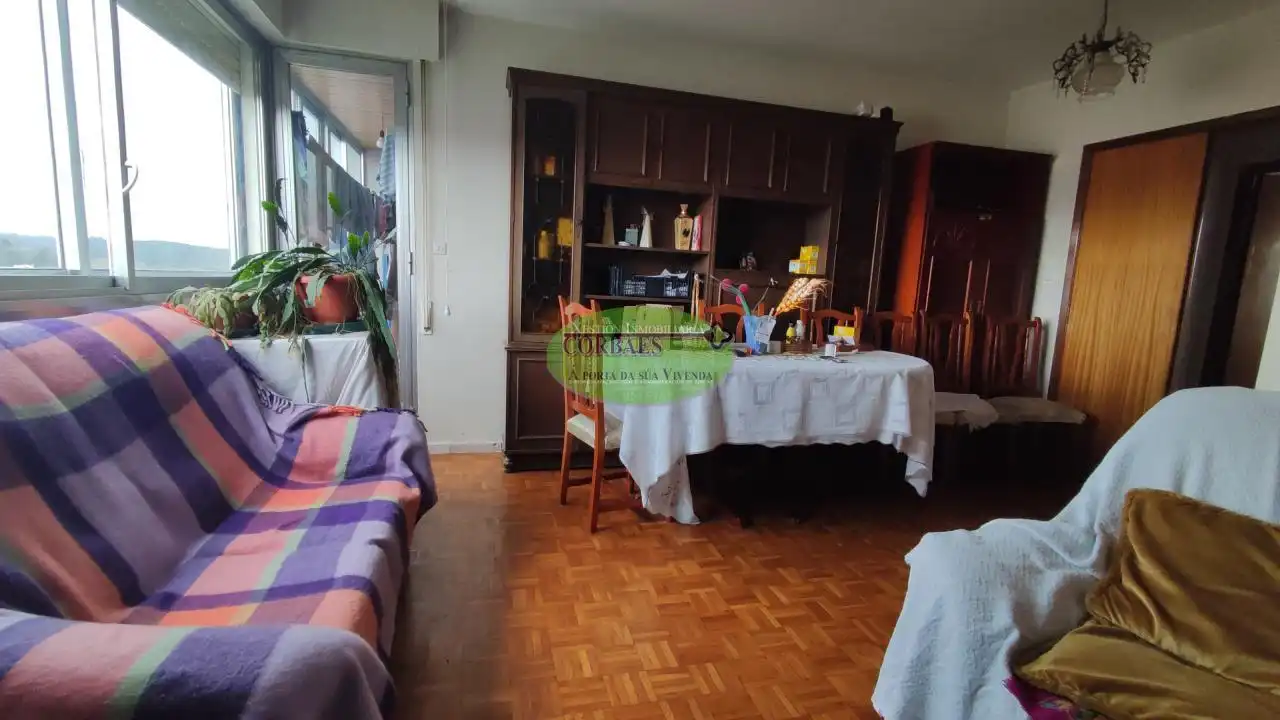 Sala de estar de Piso en venta en O Carballiño   con Calefacción, Parquet y Trastero