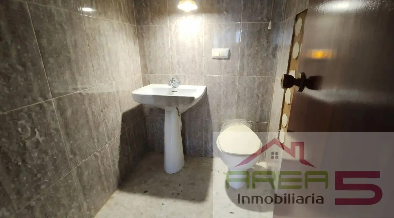 Baño de Piso en venta en Monterrubio de la Serena con Terraza