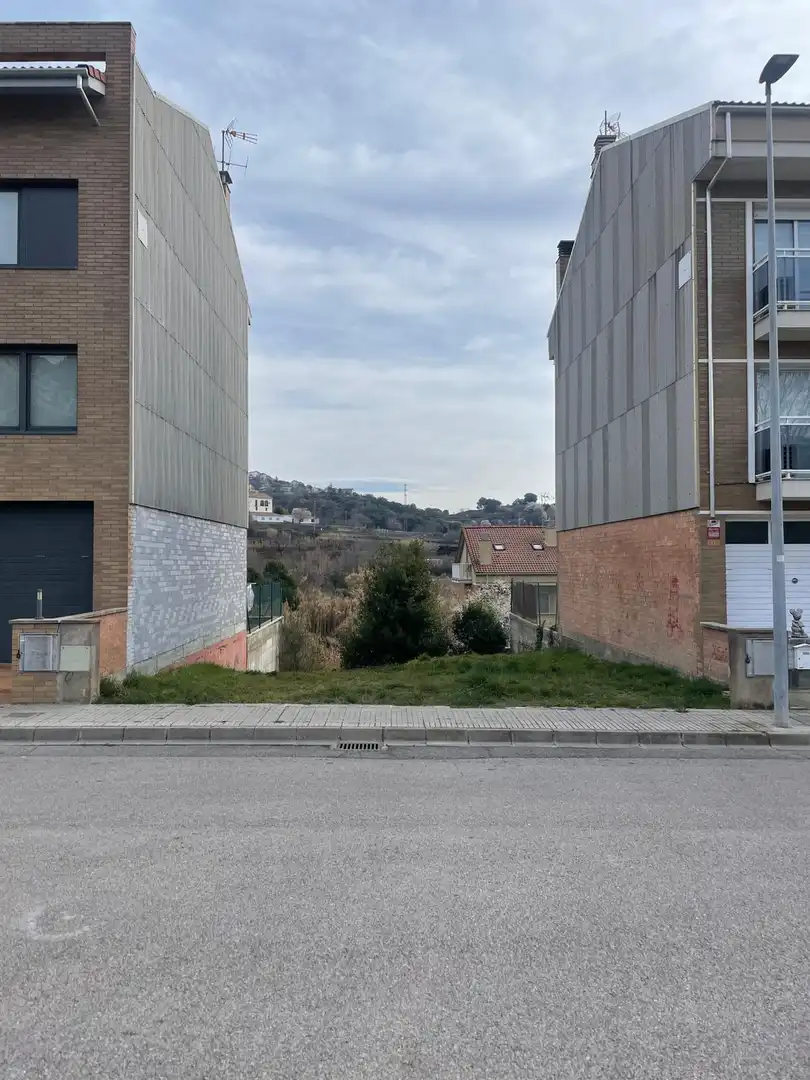 Wohnbaugrundstück zum Verkauf in Berga, imagen 7