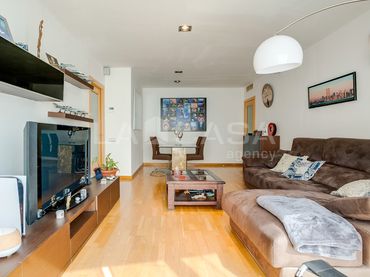 Flat with pool for sale in Sant Martí