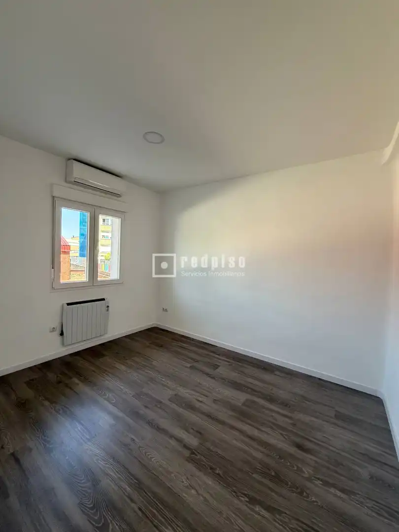 Bedroom of Flat for sale in Madrid  with Air Conditioner and Heating