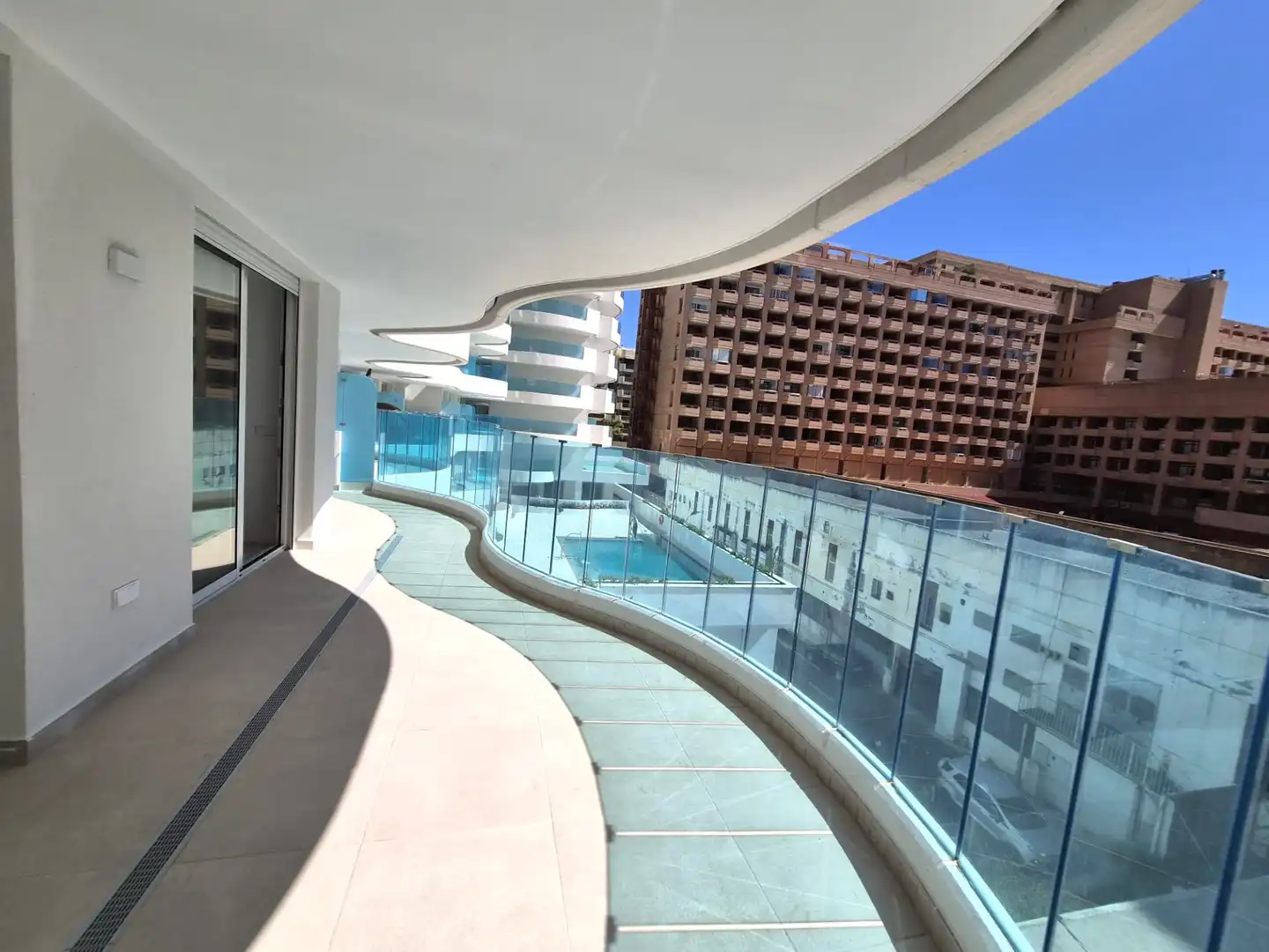 Piso de obra nueva con piscina en venta en Calle Colón 6, imagen 2