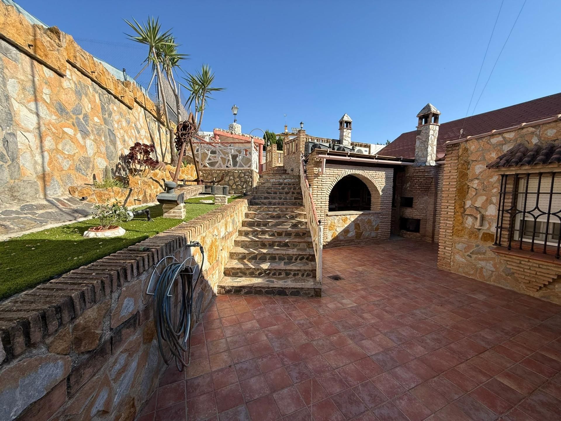 Vista exterior de Casa o xalet en venda en Écija amb Aire condicionat, Calefacció i Jardí privat