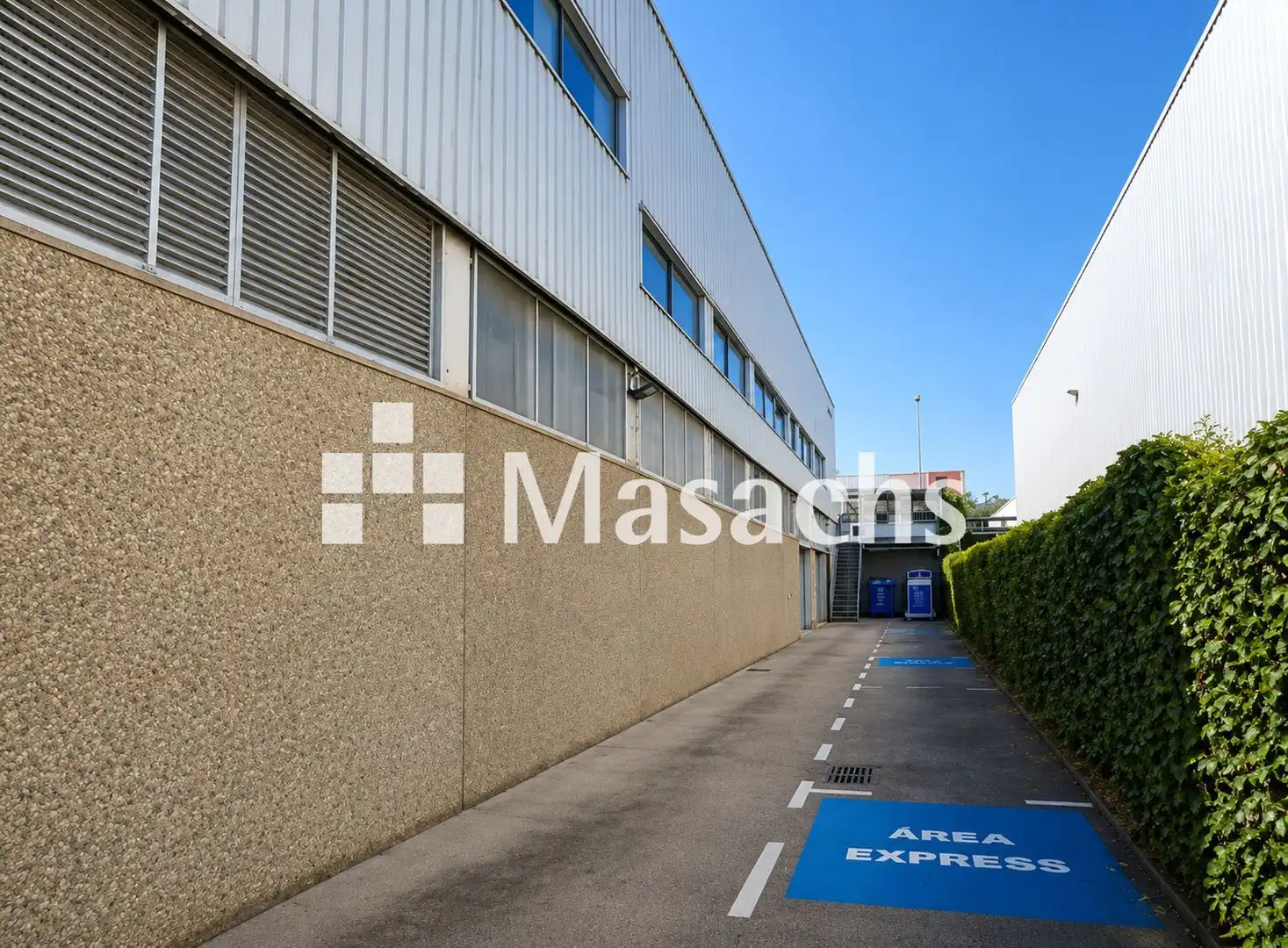 Vista exterior de Nau industrial de lloguer en Terrassa