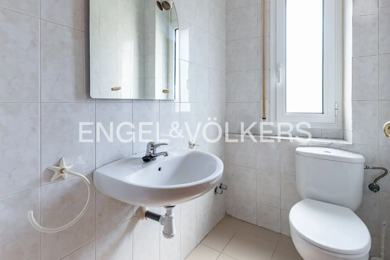 Baño de Casa adosada en venta en Castellar del Vallès con Aire acondicionado, Calefacción y Terraza
