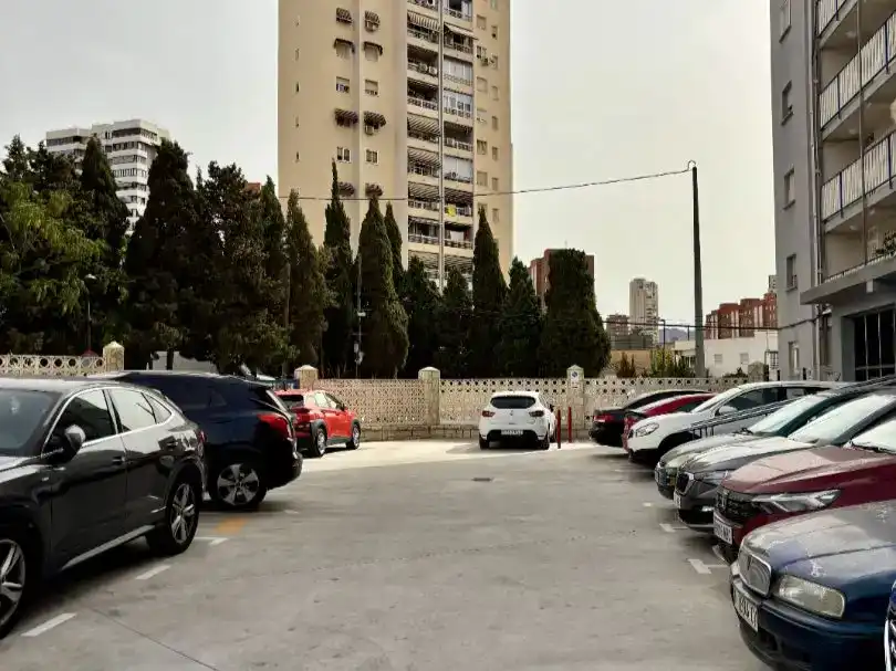 Parkplatz von Wohnung zur Miete in Benidorm mit Klimaanlage, Parkett und Schwimmbad