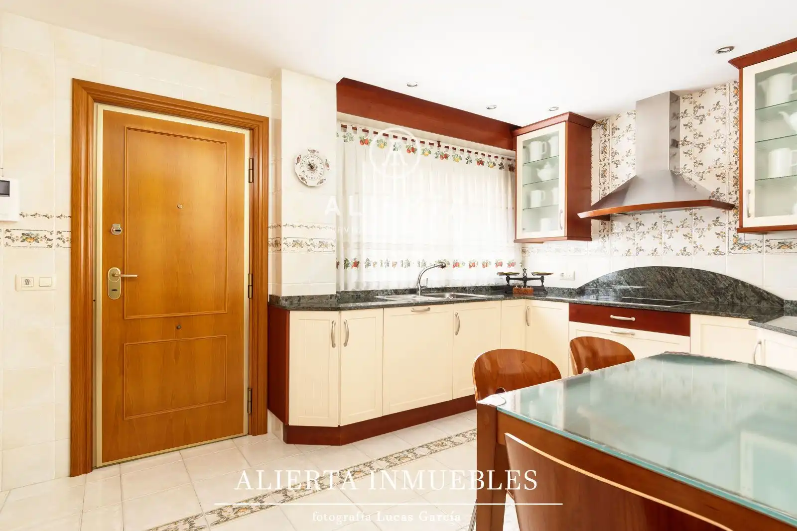 Kitchen of Flat for sale in Zaragoza  with Air Conditioner, Heating and Terrace