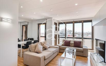 Sala d'estar de Pis de lloguer en  Barcelona Capital amb Aire condicionat, Terrassa i Moblat