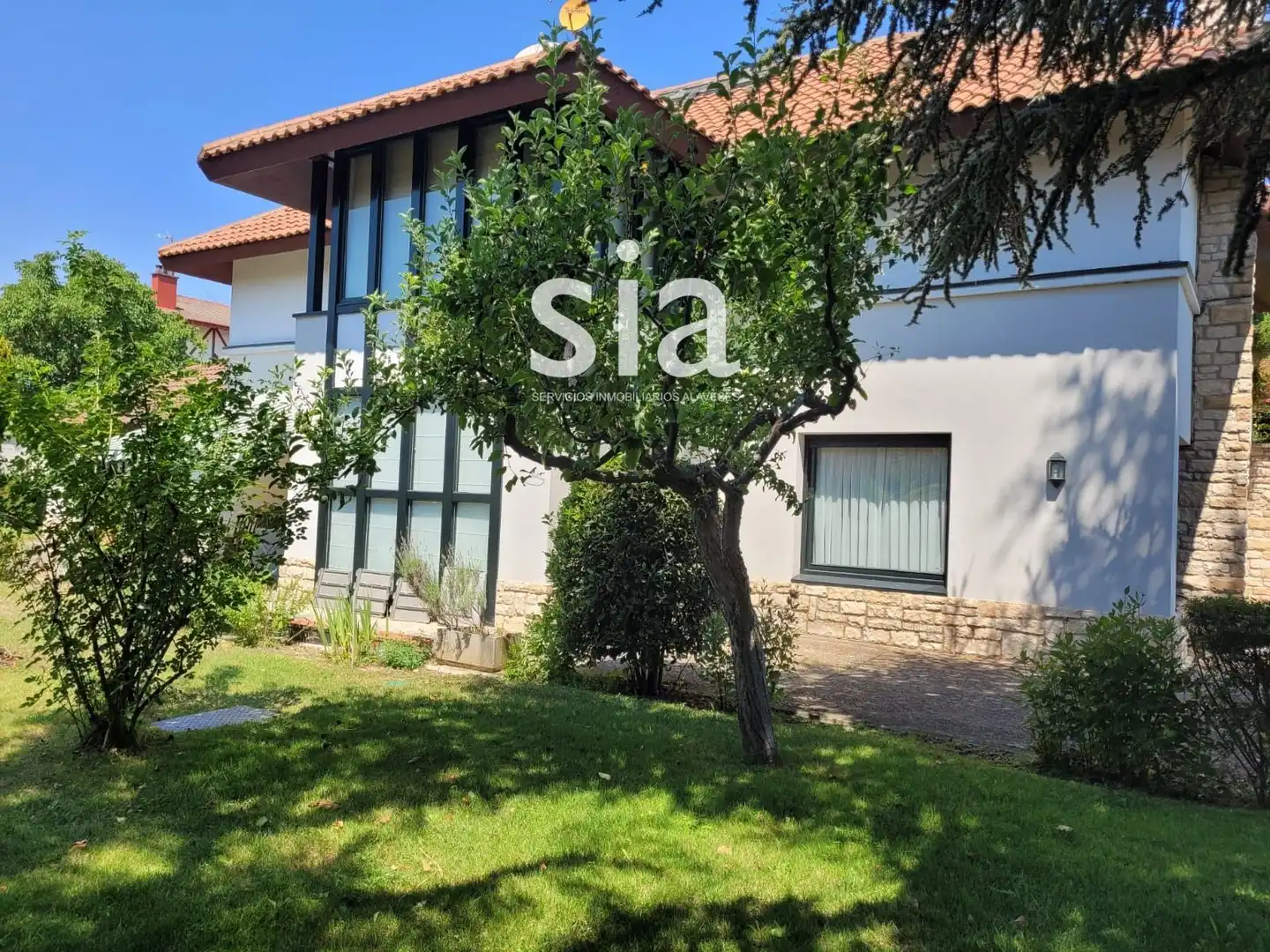 Vista exterior de Casa o xalet en venda en Vitoria - Gasteiz amb Calefacció i Traster