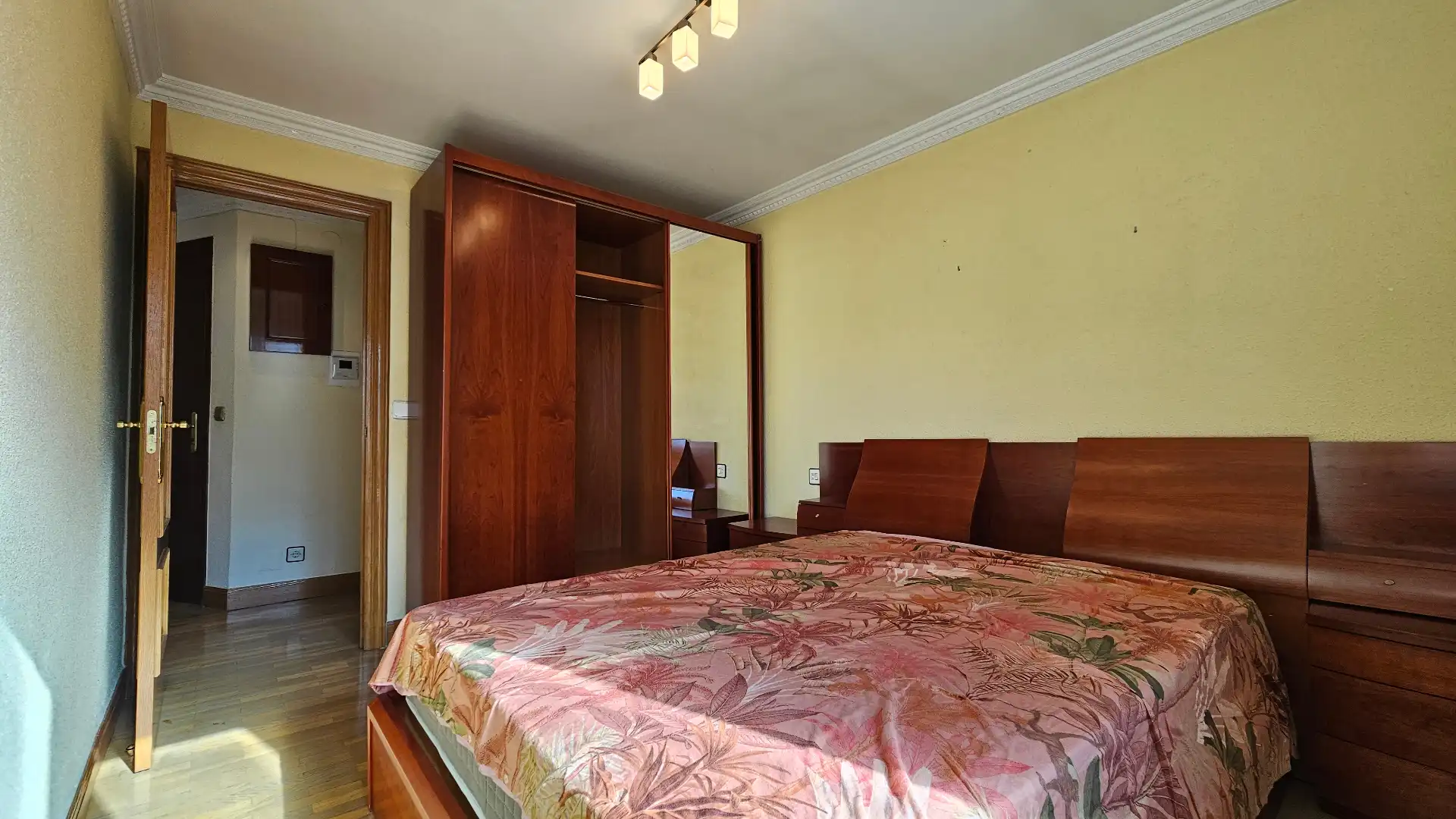 Bedroom of Flat for sale in Vitoria - Gasteiz  with Heating, Parquet flooring and Furnished
