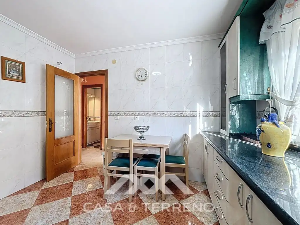 Cuina de Casa adosada en venda en Vélez-Málaga amb Aire condicionat, Piscina i Microones
