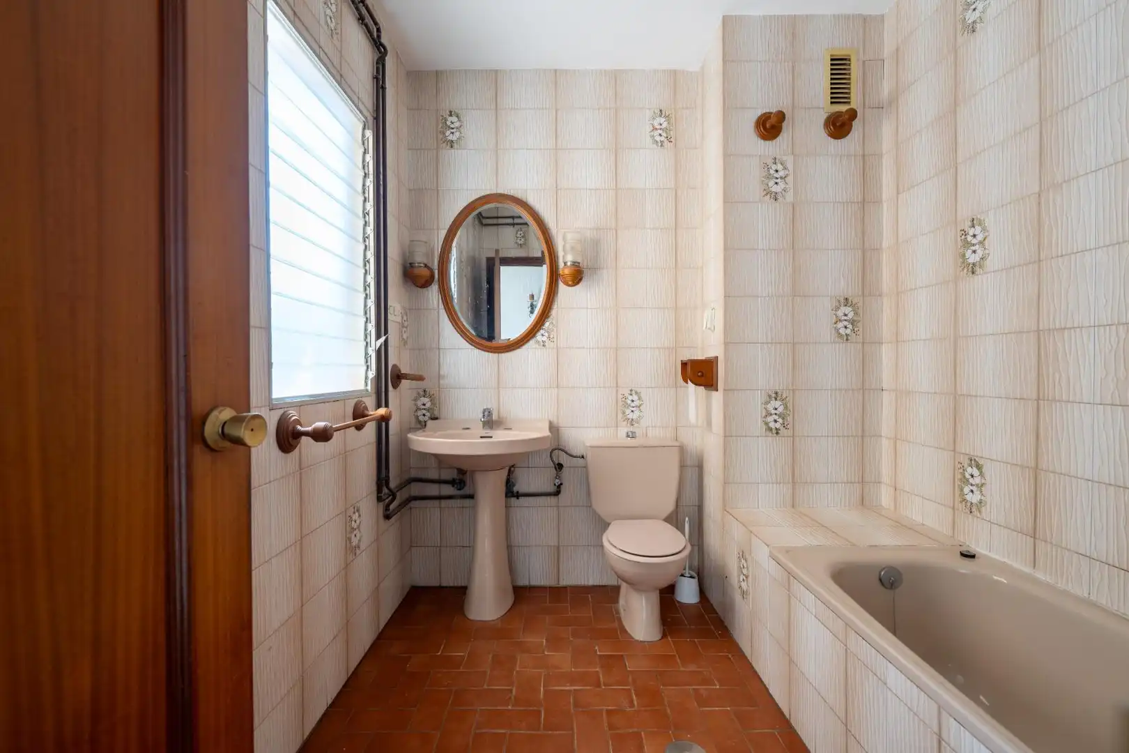 Badezimmer von Wohnung zum Verkauf in Almería mit Klimaanlage, Heizung und Balkon