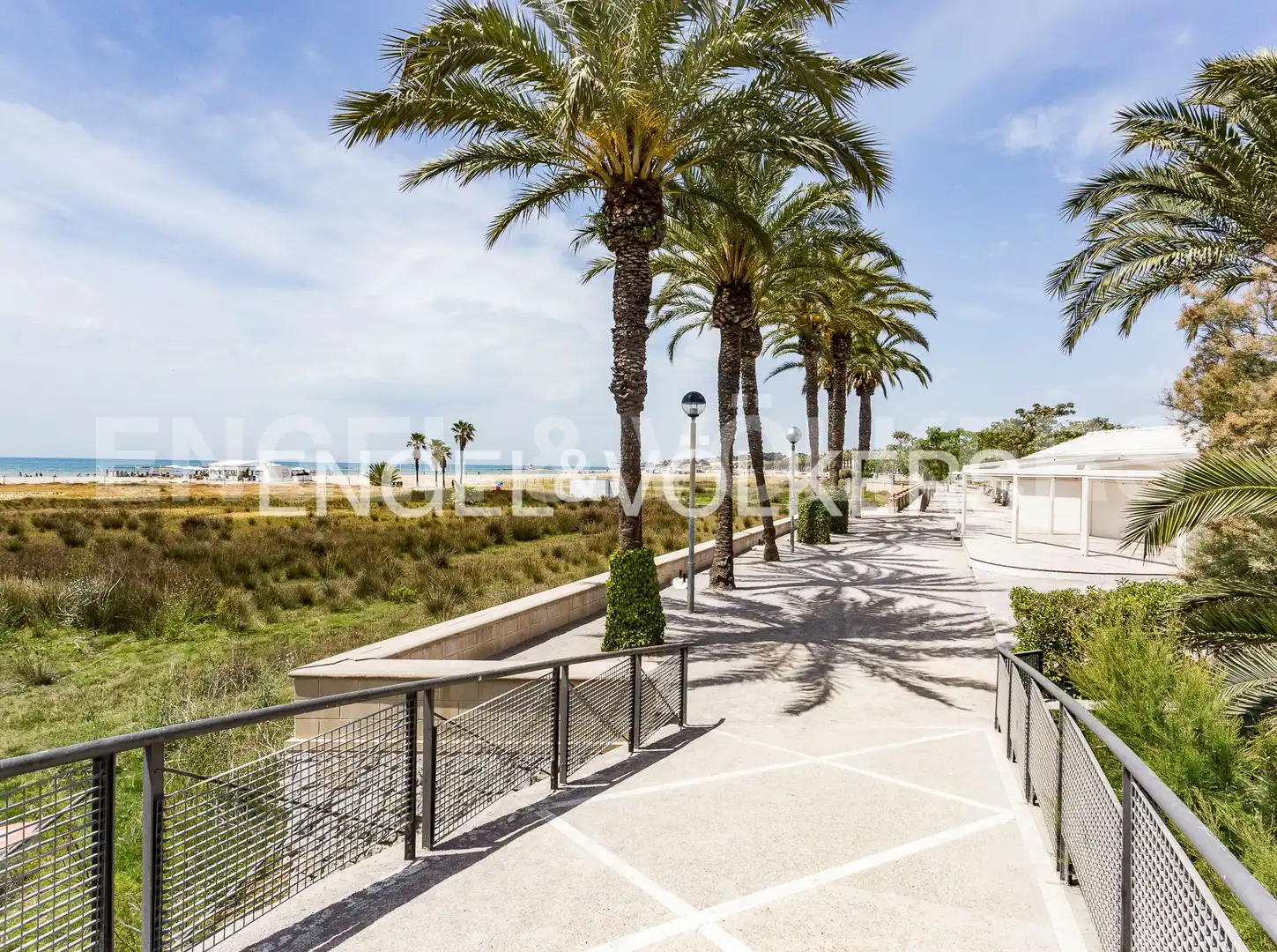 Vista exterior de Casa adosada en venta en Vilanova i la Geltrú con Aire acondicionado, Calefacción y Parquet