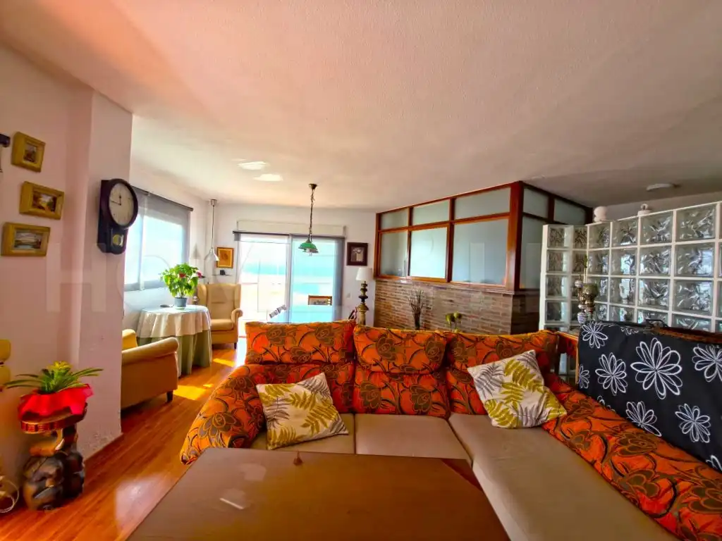 Wohnzimmer von Wohnungen zum Verkauf in Benalmádena mit Privatgarten, Möbliert und Gemeinschaftspool