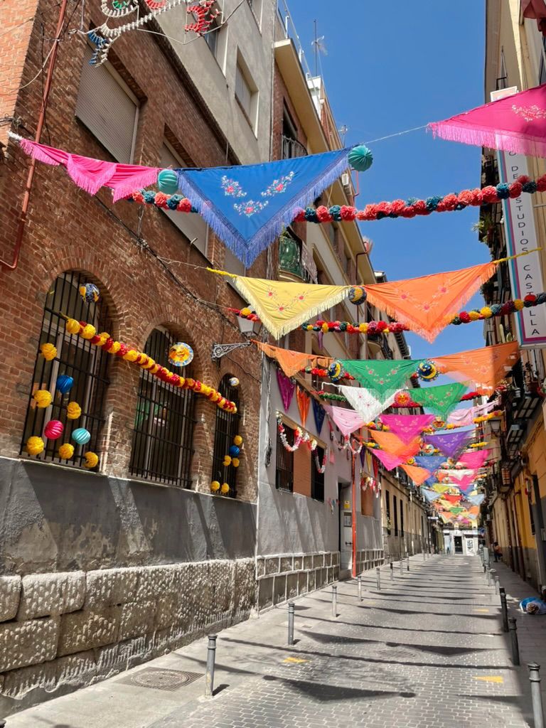 Flat for sale in Calle del Oso, Embajadores - Lavapiés, Centro