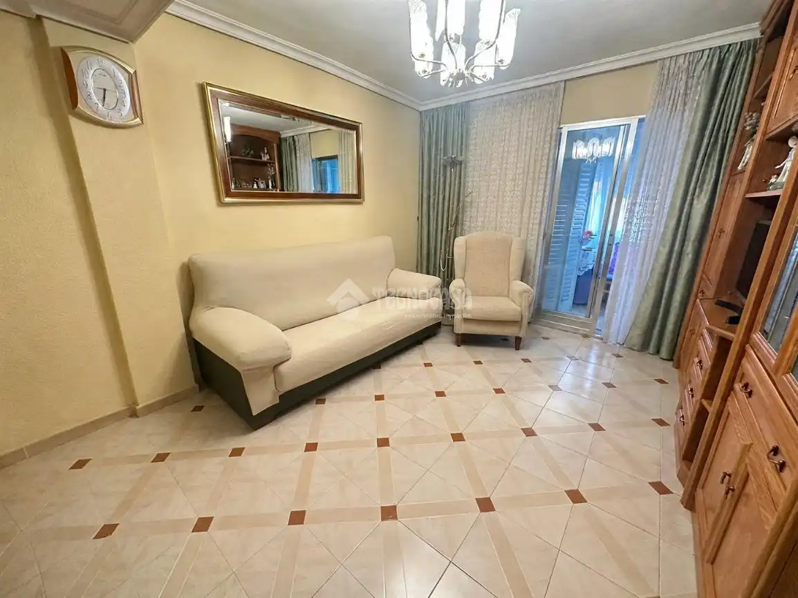 Piso con ascensor en venta en Latina, imagen 2