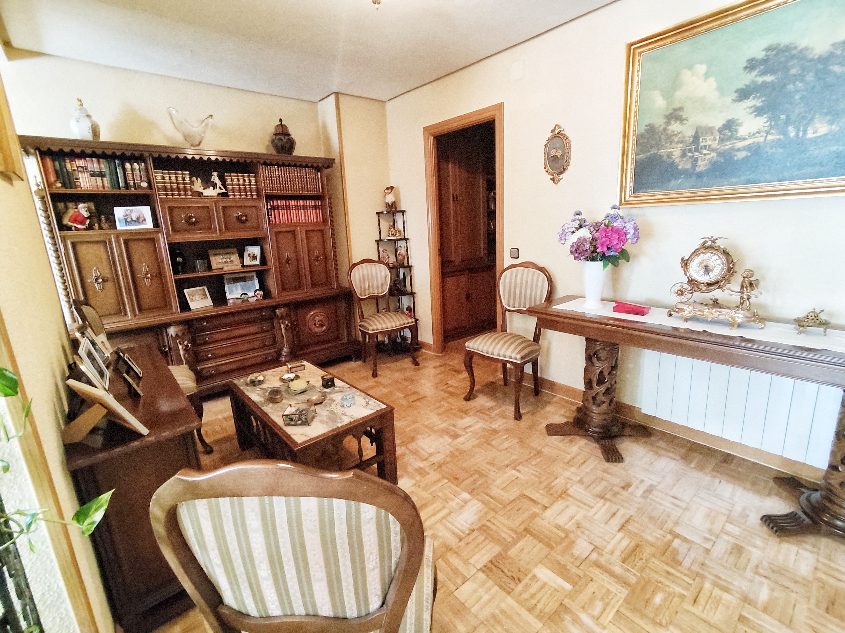 Sala d'estar de Àtic en venda en San Lorenzo de El Escorial amb Parquet, Terrassa i Forn