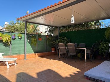 Maison mitoyenne avec piscine à vendre à Calle PICO DEL ANETO