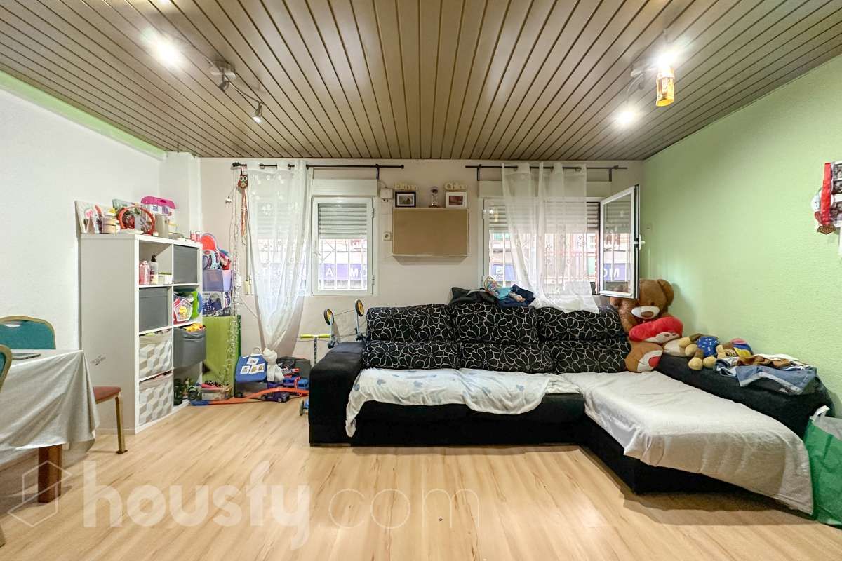 Living room of Flat for sale in  Madrid Capital