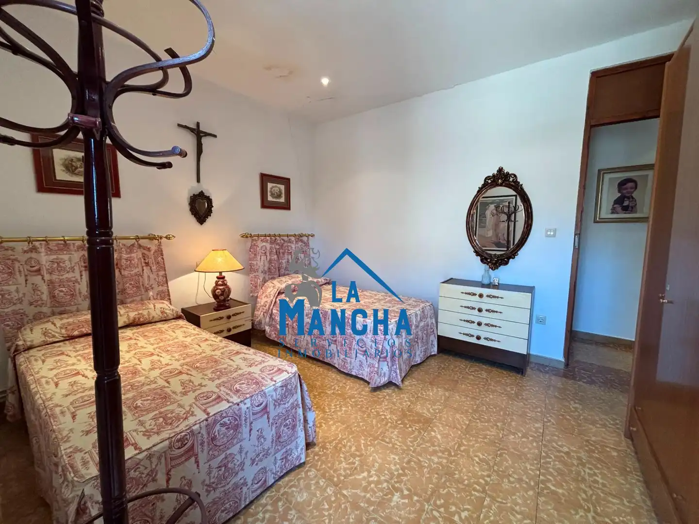 Habitación de Casa o chalet en venta en Hoya-Gonzalo con Calefacción, Jardín privado y Amueblado