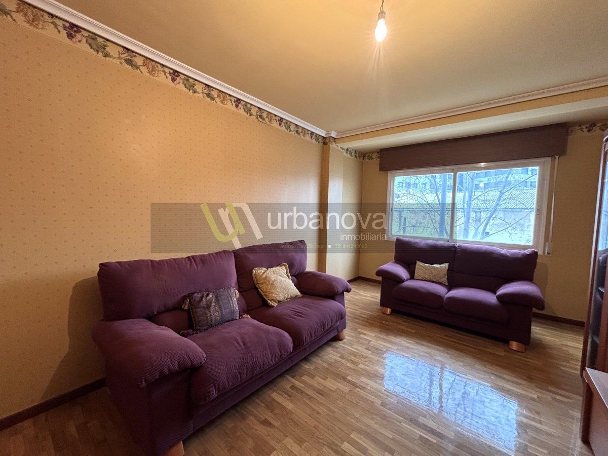 Sala de estar de Apartamento en venta en  Logroño con Calefacción, Parquet y Trastero