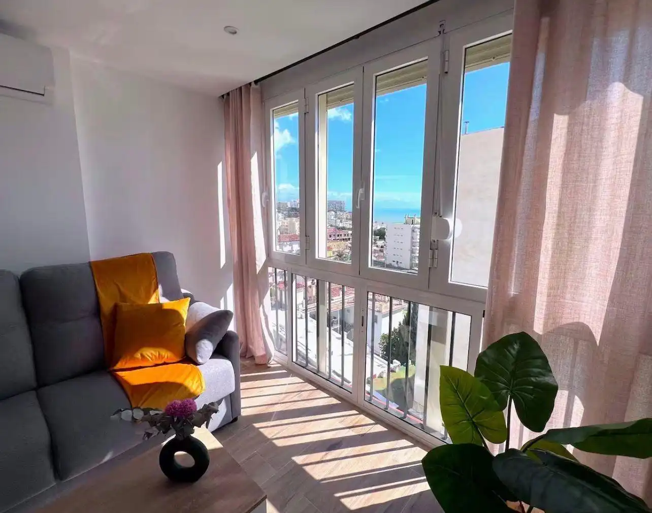 Terrasse von Wohnung zum Verkauf in Torremolinos mit Klimaanlage