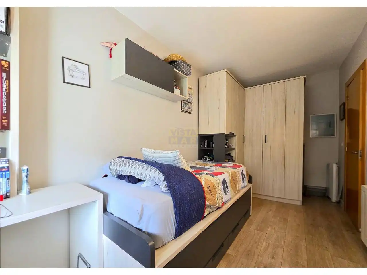 Habitación de Casa adosada en venta en Vilanova i la Geltrú con Aire acondicionado, Calefacción y Jardín privado