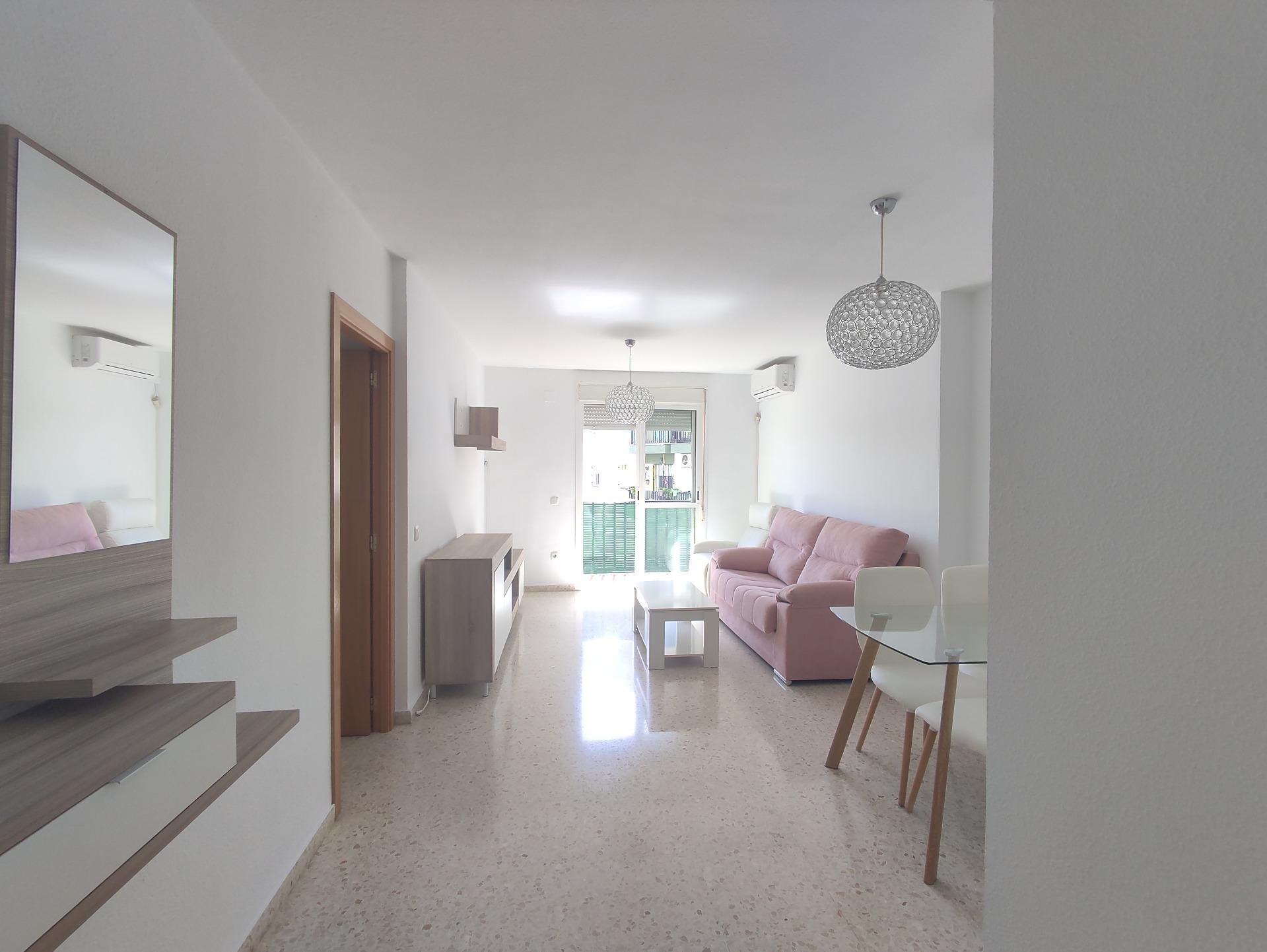 Sala de estar de Piso de alquiler en Dos Hermanas con Aire acondicionado, Terraza y Amueblado