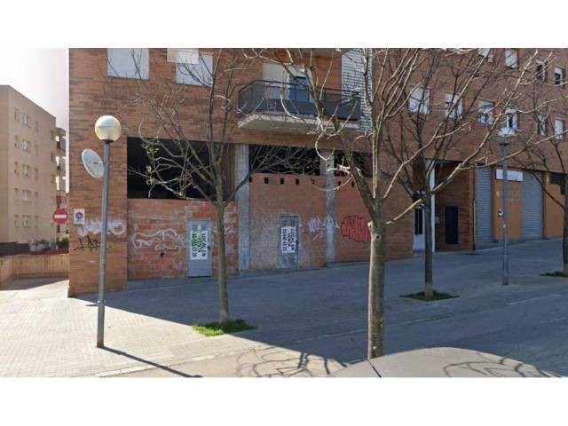 Local comercial en Venta en Calle Sarajevo, 143 en Can Llong