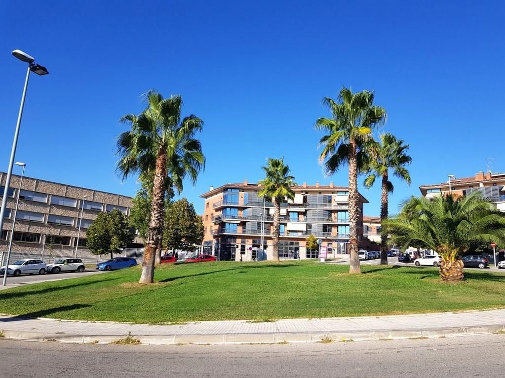 Vista exterior de Garatge en venda en Rubí