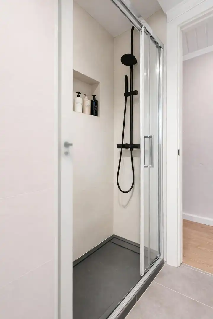 Bathroom of Flat for rent in Valencia  with Air Conditioner, Heating and Furnished