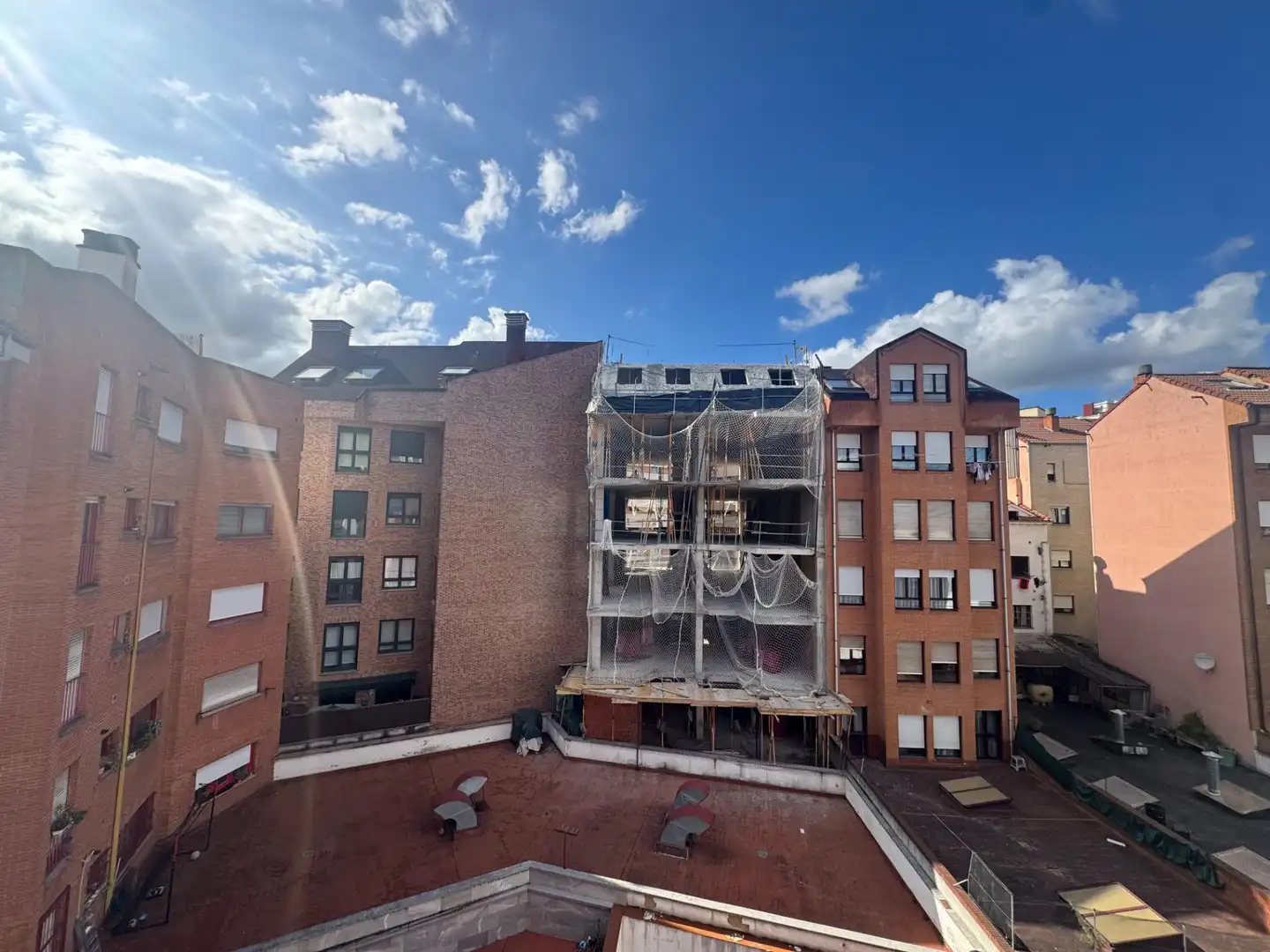 Vista exterior de Pis en venda en Oviedo  amb Calefacció