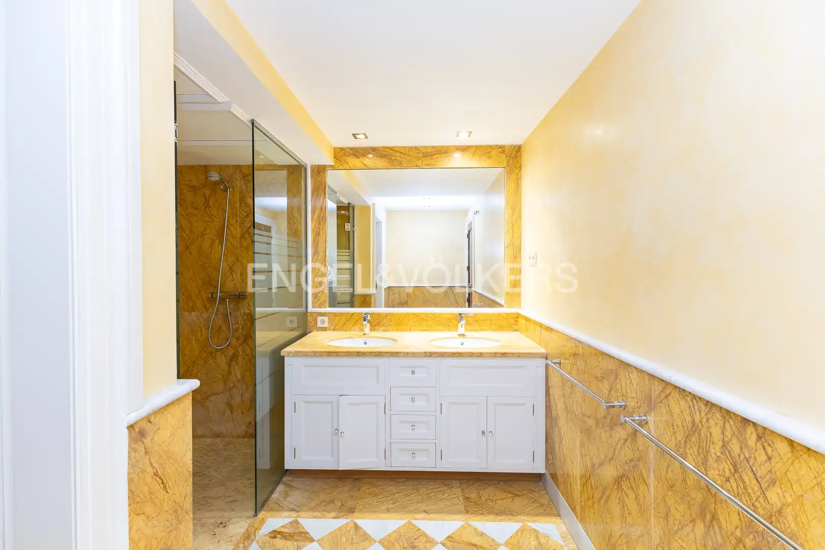 Baño de Casa o chalet en venta en Madrid con Aire acondicionado, Calefacción y Jardín privado