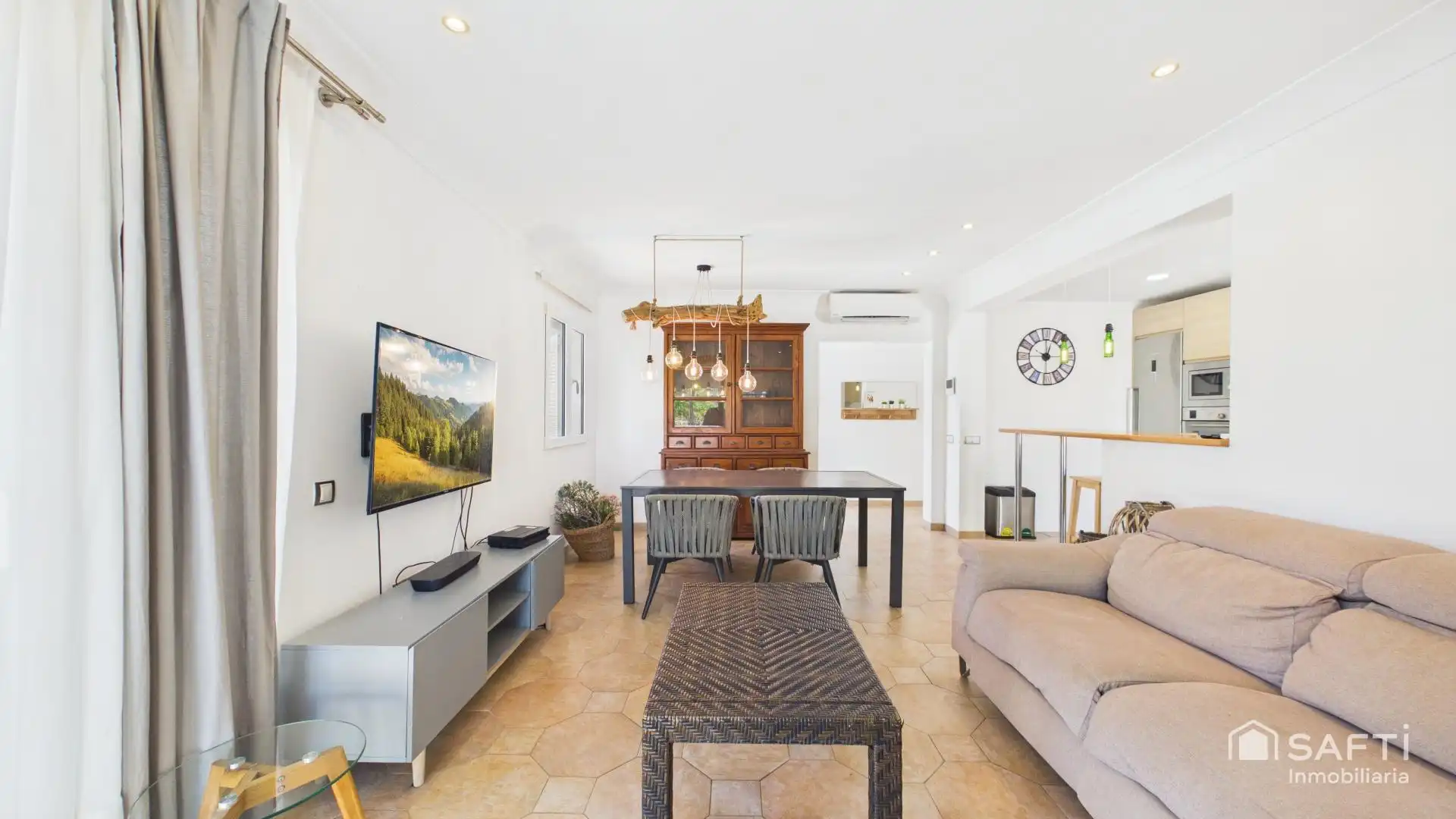 Sala d'estar de Casa o xalet en venda en Santa Margalida amb Aire condicionat, Terrassa i Piscina