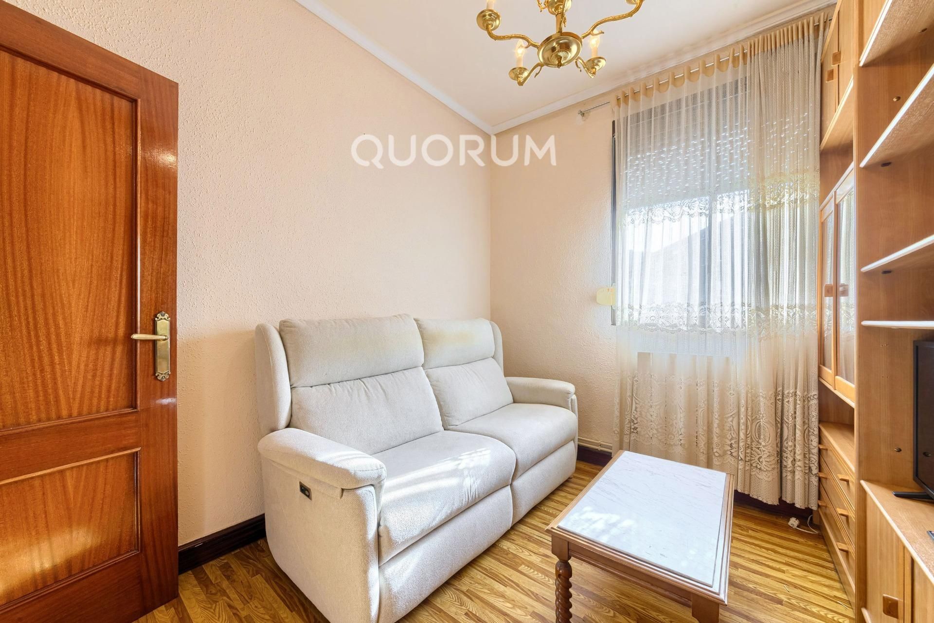Habitación de Piso en venta en Ugao- Miraballes con Calefacción