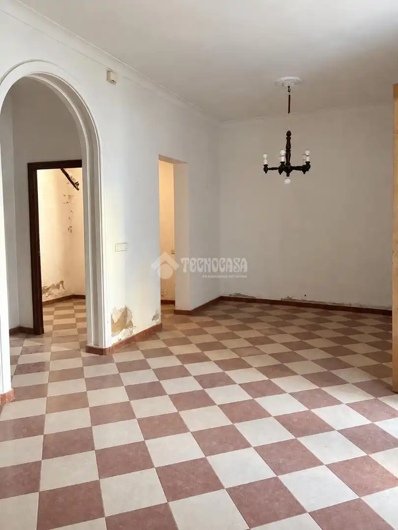 Casa aparellada amb terrassa en venda a Pilas, imagen 8