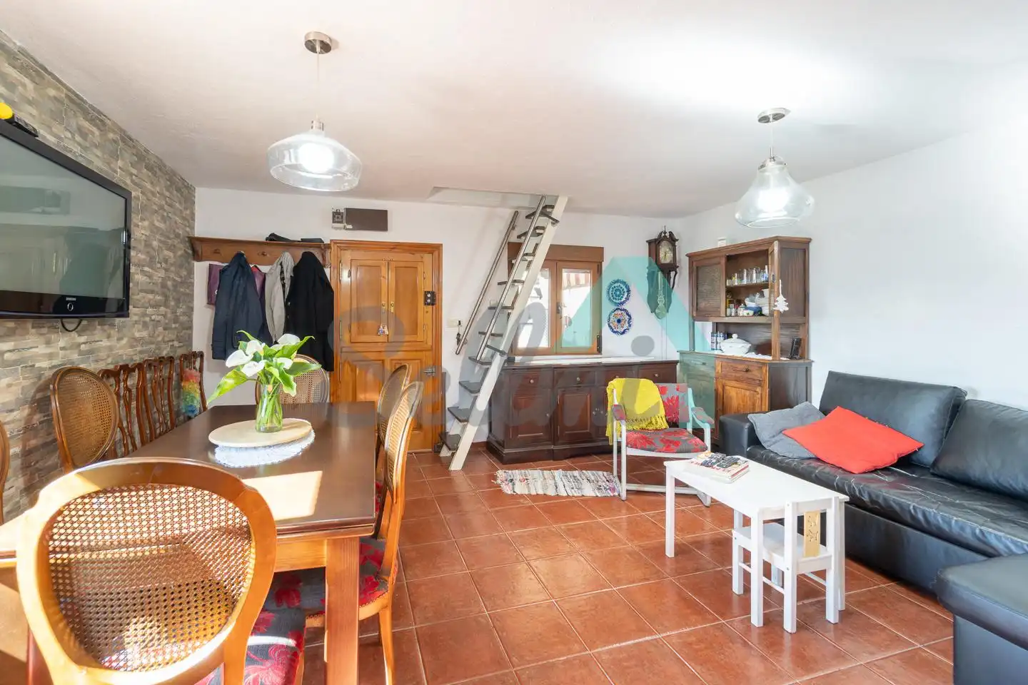 Sala d'estar de Casa o xalet en venda en Oviedo  amb Jardí privat, Terrassa i Traster