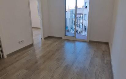 Bedroom of Flat for sale in  Barcelona Capital  with Air Conditioner and Balcony