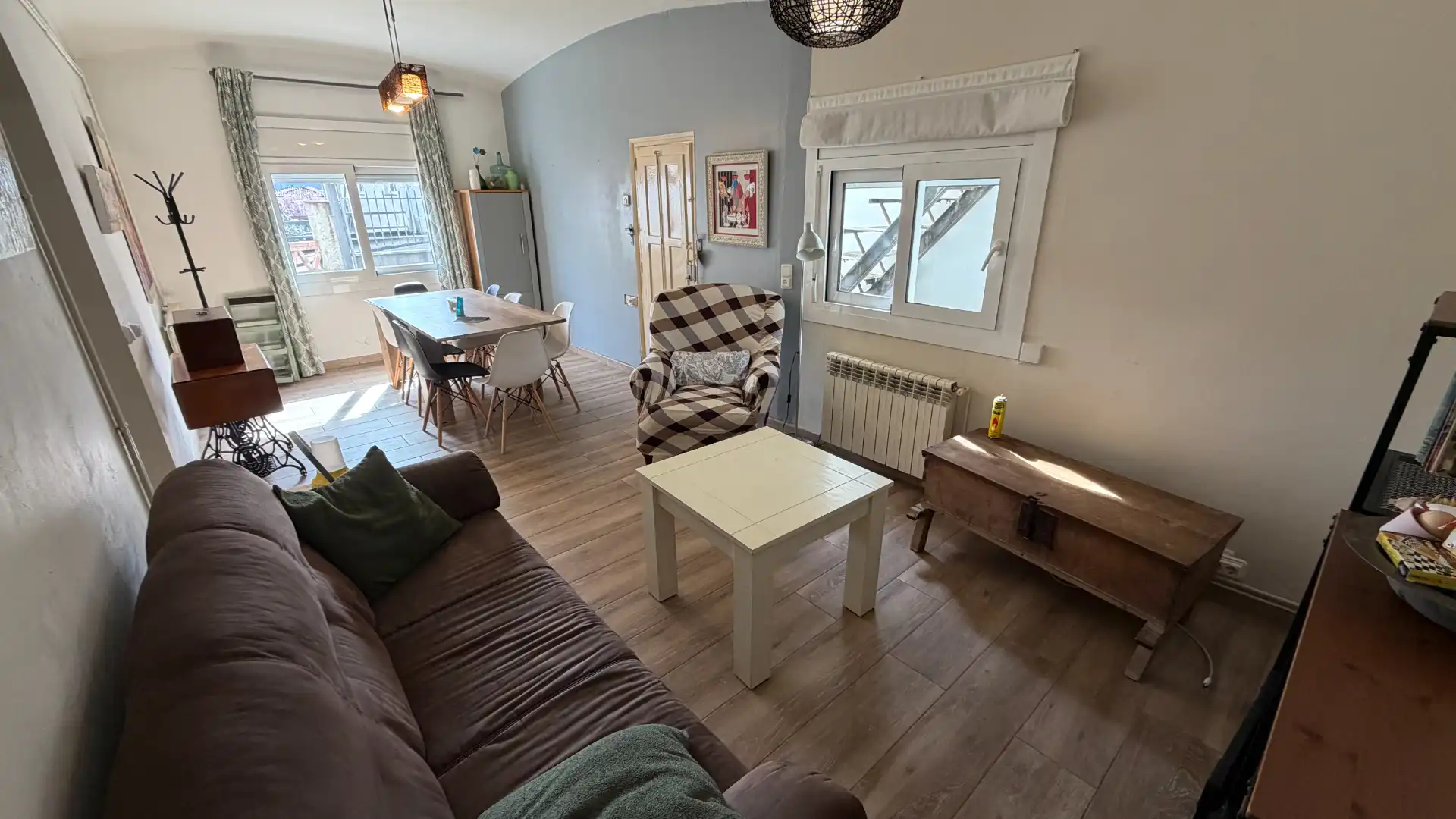 Sala de estar de Casa adosada en venta en Olot con Calefacción y Terraza