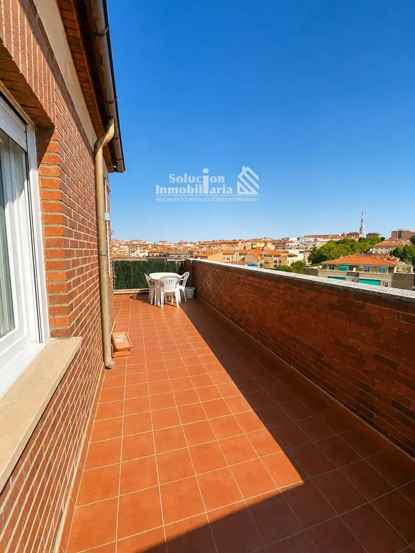 Terraza de Ático de alquiler en Salamanca con Calefacción, Terraza y Amueblado