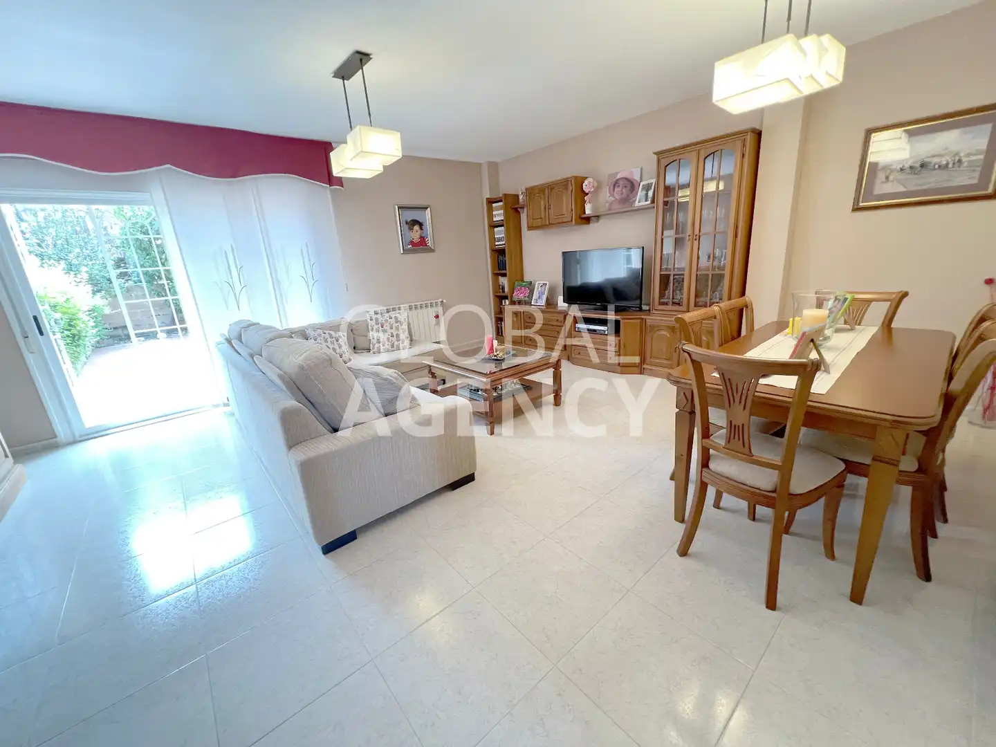 Sala de estar de Casa adosada en venta en Torrejón del Rey con Calefacción, Jardín privado y Horno