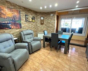 Sala d'estar de Casa adosada en venda en Manresa amb Aire condicionat, Terrassa i Balcó