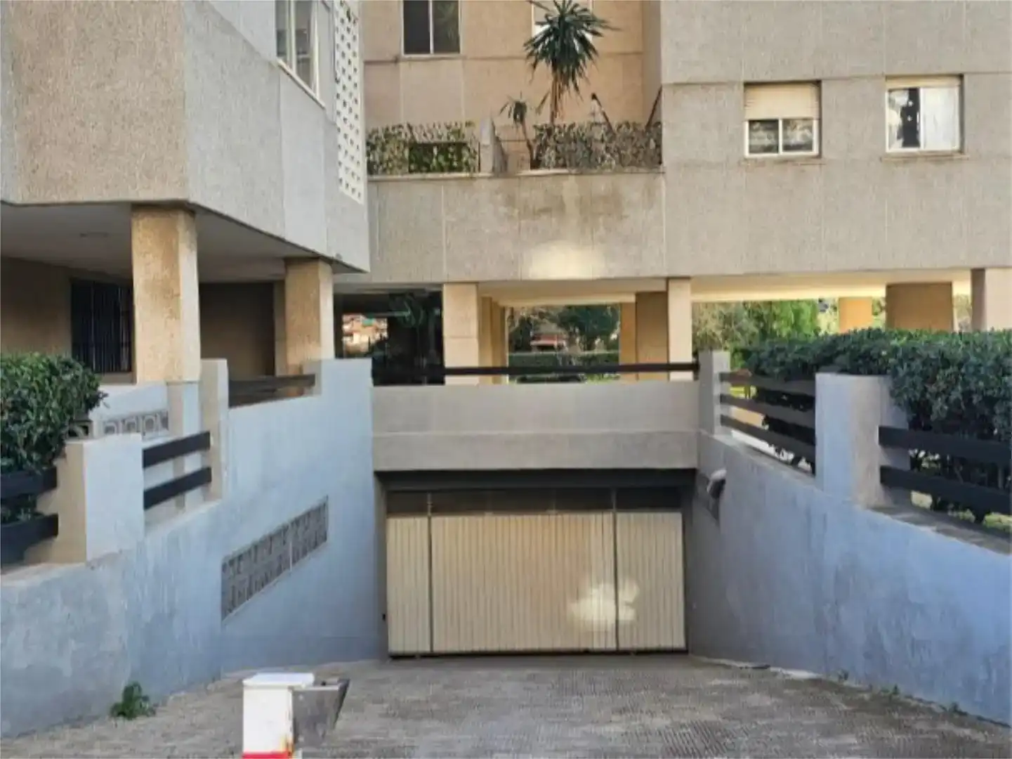 Außenansicht von Wohnung zum Verkauf in  Valencia Capital mit Klimaanlage und Balkon