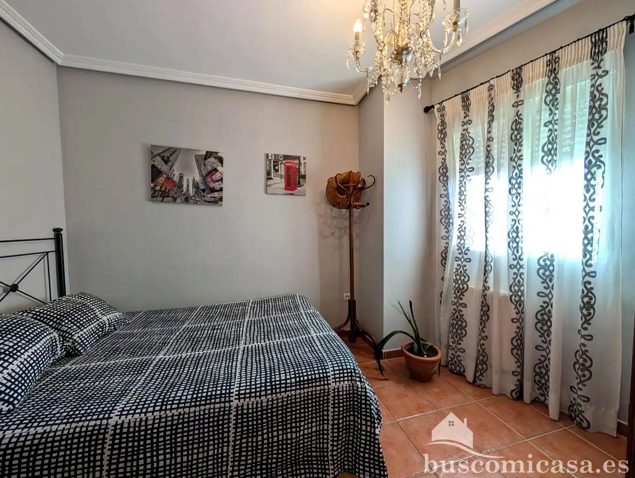 Dormitori de Casa o xalet en venda en Linares amb Aire condicionat, Calefacció i Jardí privat