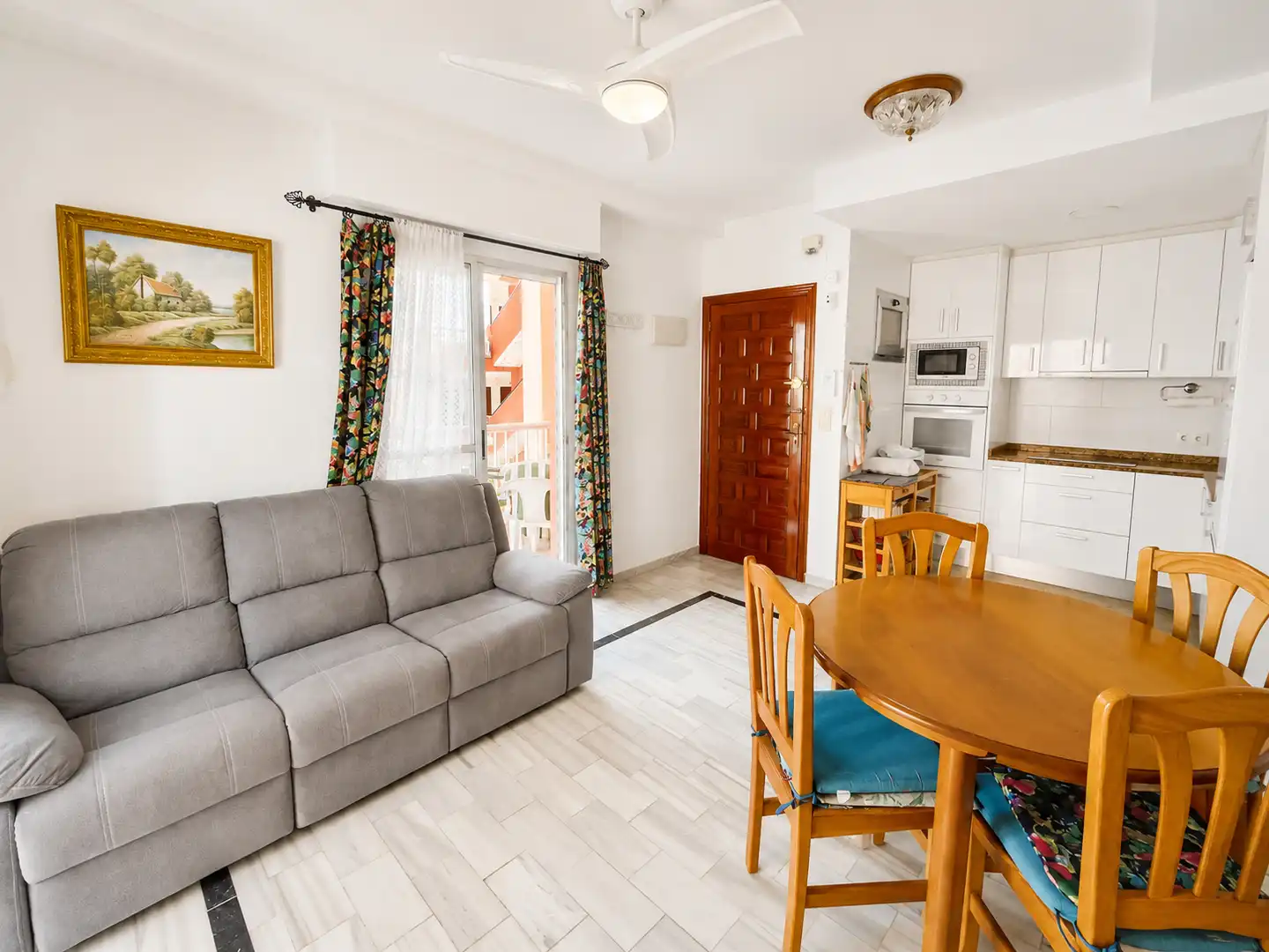 Living room of Flat for sale in Torrevieja  with Terrace, Storage room and Furnished